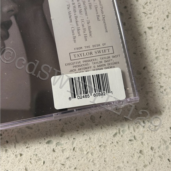 The Tortured Poets Department TTPD Taylor Swift AUTOGRAPHED SIGNED CD and poster - Picture 2 of 2